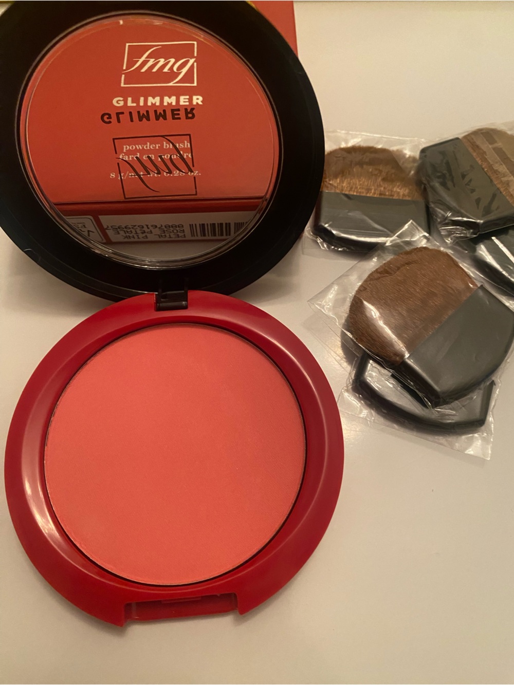 Avon fmg Glimmer Powder Blush in Petal Pink & 5 Disposable Blush Brushes - NEW - Picture 4 of 5